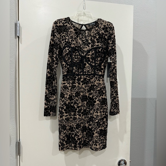 Lulu’s nude & velvet silhouette dress - Picture 3 of 5